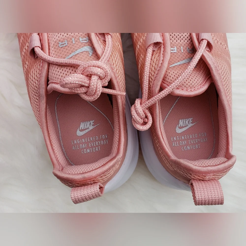 Nike Women's Air Max Axis Prem